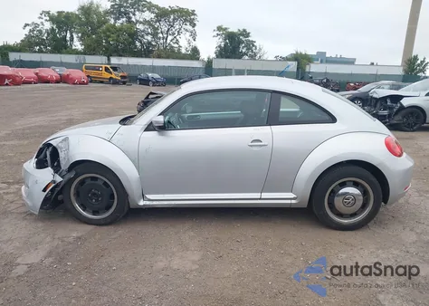 2012 Volkswagen Beetle 2.5L z USA, uszkodzony, nr VIN 3VWJP7ATXCM628289